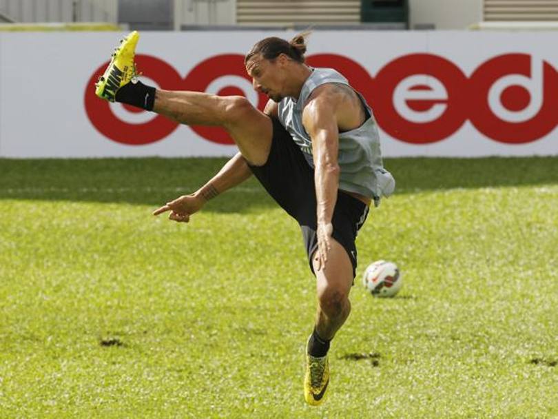 Si sta allenando con  il suo Paris Saint Germain ad Hong Kong e riesce a dare spettacolo anche li. Zlatan Ibrahimovic non smette si stupire tra salti, scatti e mosse di teakwondo. Ap